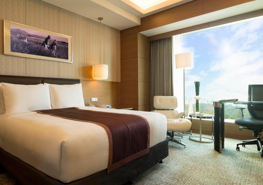 Phòng deluxe suite Khách sạn InterContinental Saigon
