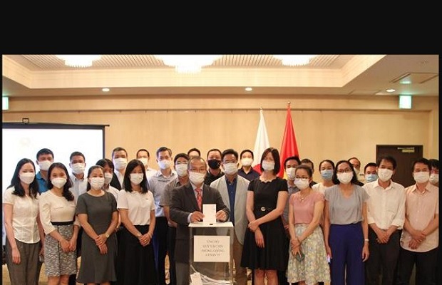 Người Việt tại Nhật quyên góp ủng hộ quê nhà chống dịch
