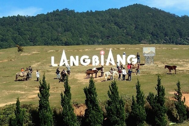 Địa điểm du lịch Đà Lạt - Núi Lang Biang